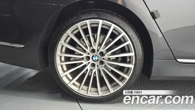 BMW 7 Series 2019 — Şəkil 15/36