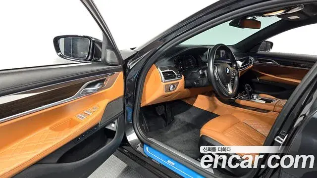BMW 7 Series 2019 — Şəkil 32/36