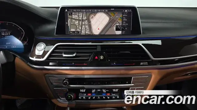 BMW 7 Series 2019 — Şəkil 27/36