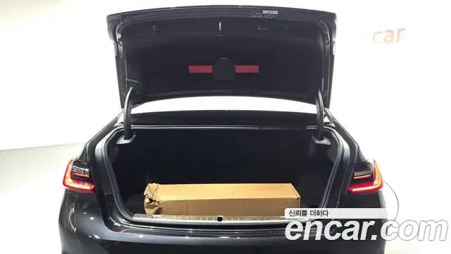BMW 7 Series 2019 — Şəkil 35/36