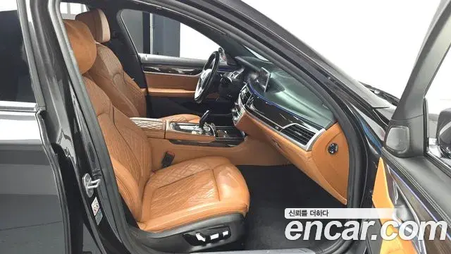BMW 7 Series 2019 — Şəkil 34/36