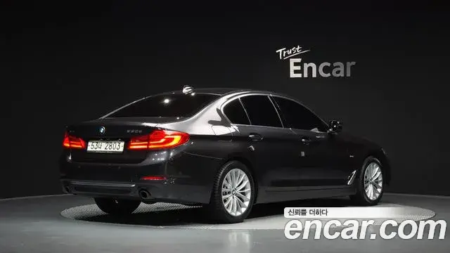 BMW 5 Series 2018 — Фото 2/20