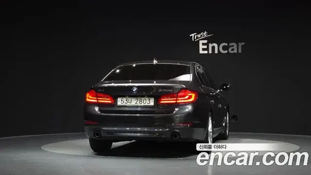 BMW 5 Series 2018 — Фото 4/20