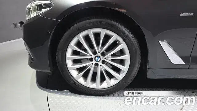 BMW 5 Series 2018 — Фото 5/20