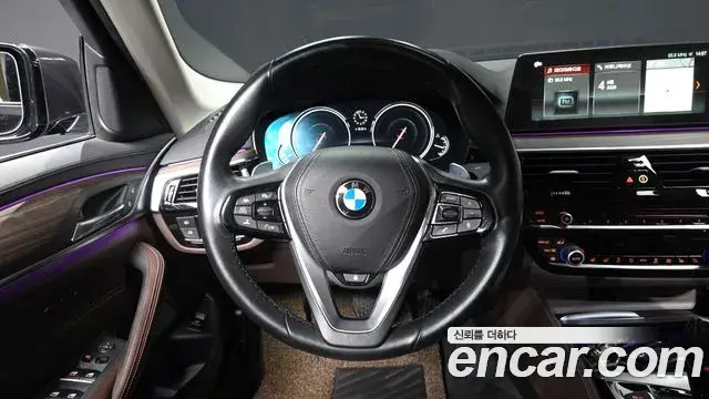 BMW 5 Series 2018 — Фото 13/20