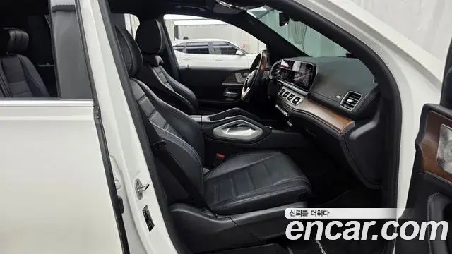 Mercedes-Benz GLS-Class 2021 — Photo 23/36