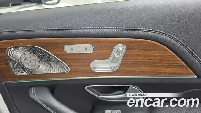 Mercedes-Benz GLS-Class 2021 — Photo 9/36