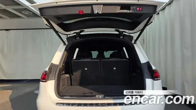 Mercedes-Benz GLS-Class 2021 — Photo 12/36