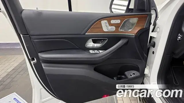 Mercedes-Benz GLS-Class 2021 — Photo 6/36