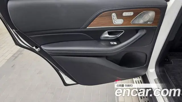 Mercedes-Benz GLS-Class 2021 — Photo 8/36