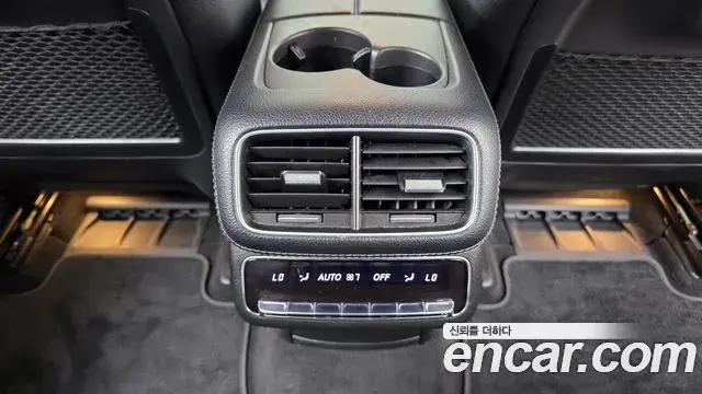Mercedes-Benz GLS-Class 2021 — Photo 32/36