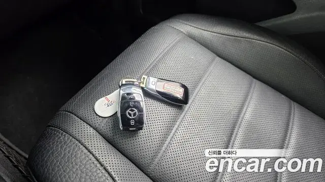 Mercedes-Benz GLS-Class 2021 — Photo 2/36