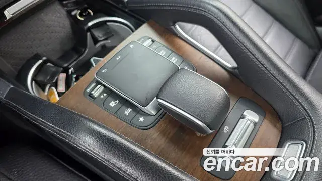 Mercedes-Benz GLS-Class 2021 — Photo 25/36