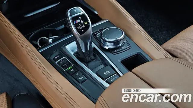BMW X6 2018 — Şəkil 24/34