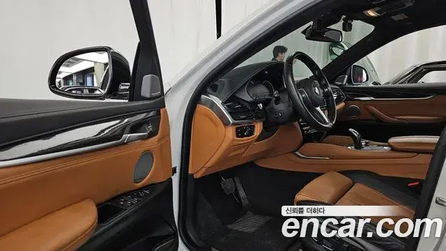 BMW X6 2018 — Şəkil 30/34