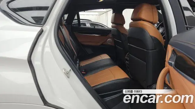 BMW X6 2018 — Şəkil 15/34