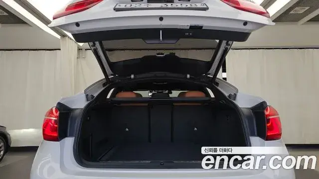BMW X6 2018 — Şəkil 33/34