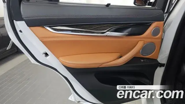 BMW X6 2018 — Şəkil 17/34