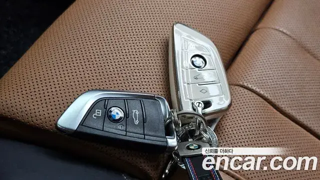 BMW X6 2018 — Şəkil 31/34