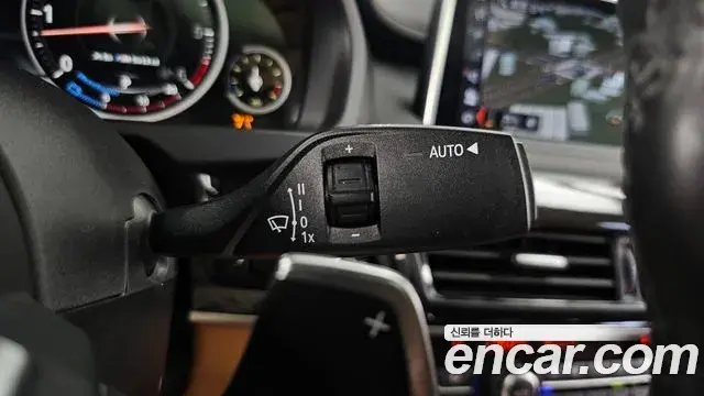 BMW X6 2018 — Şəkil 32/34