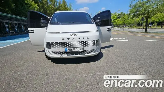 Hyundai Staria 2021 — Photo 15/20