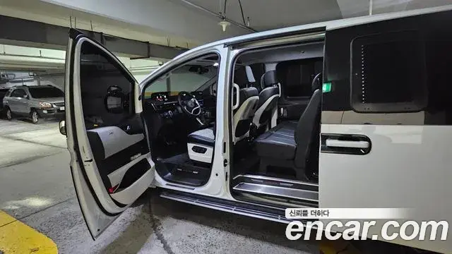 Hyundai Staria 2021 — Photo 8/20