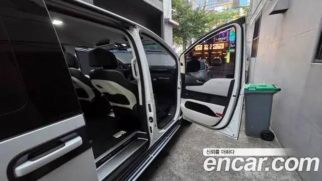 Hyundai Staria 2021 — Photo 14/20