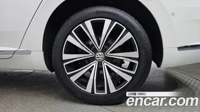 Volkswagen Arteon 2019 — Şəkil 10/33