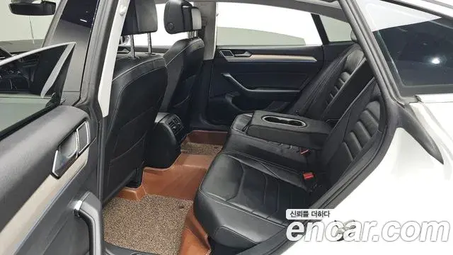 Volkswagen Arteon 2019 — Şəkil 31/33