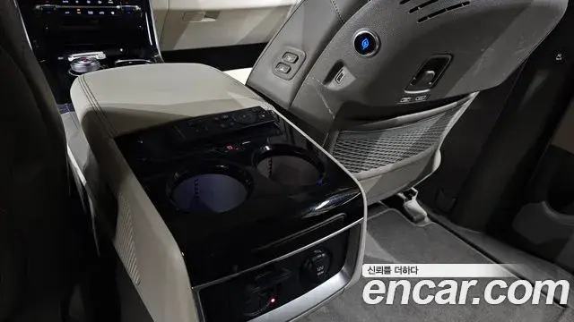 Kia Carnival 2021 — Şəkil 27/30