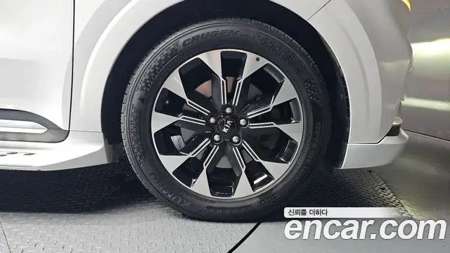 Kia Carnival 2021 — Şəkil 16/30