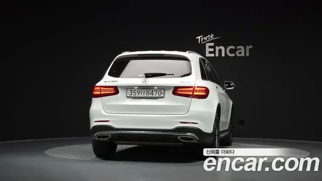 Mercedes-Benz GLC-Class 2019 — ფოტო 8/32