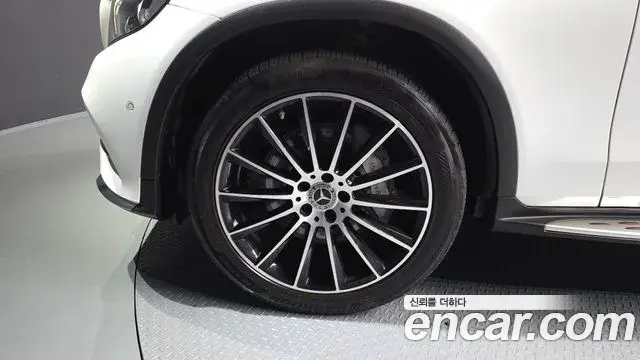 Mercedes-Benz GLC-Class 2019 — ფოტო 15/32