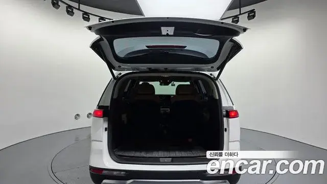 Kia Carnival 2021 — Фото 20/20