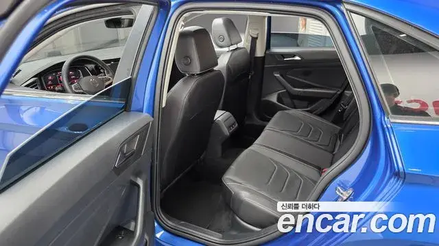 Volkswagen Jetta 2023 — Photo 32/34