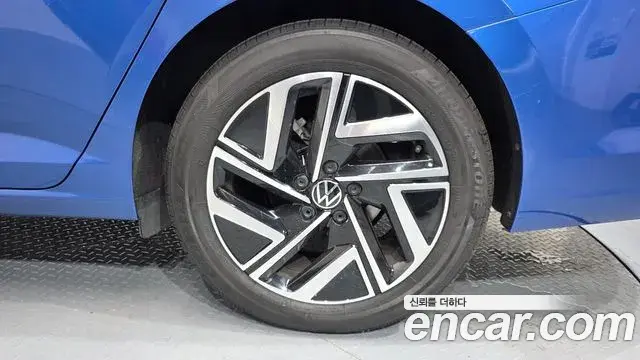 Volkswagen Jetta 2023 — Photo 18/34