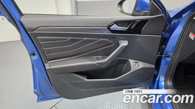 Volkswagen Jetta 2023 — Photo 2/34