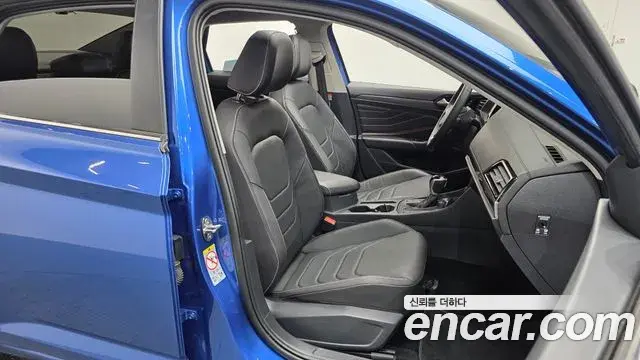 Volkswagen Jetta 2023 — Photo 29/34