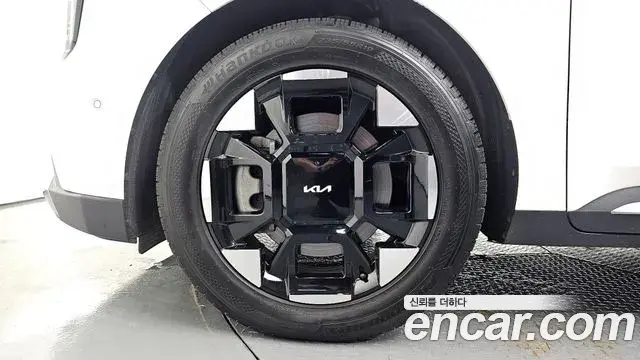 Kia Carnival 2024 — ფოტო 14/20