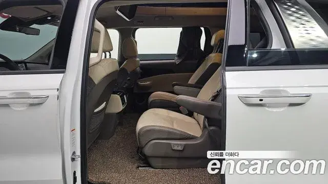 Kia Carnival 2024 — ფოტო 8/20