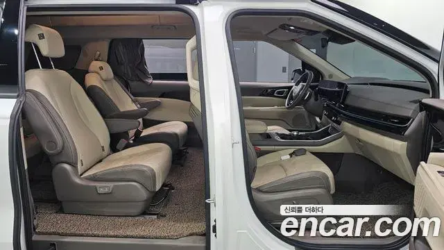 Kia Carnival 2024 — ფოტო 18/20