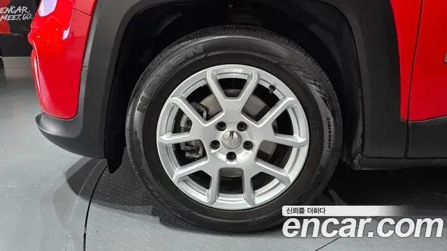 Jeep Renegade 2019 — Photo 32/32