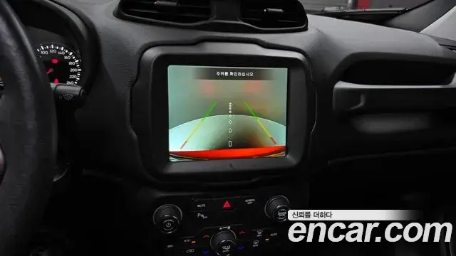 Jeep Renegade 2019 — Photo 13/32