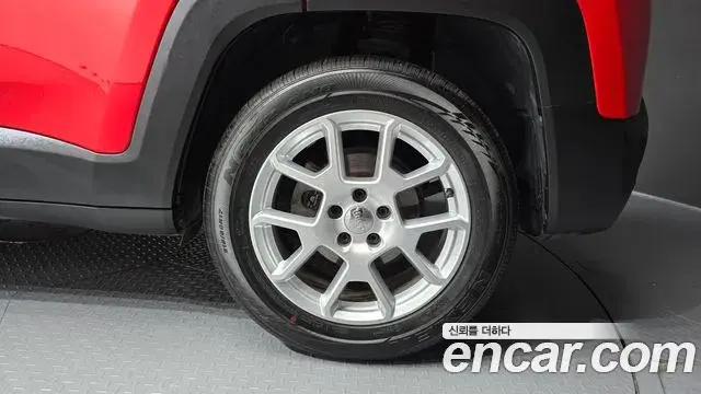 Jeep Renegade 2019 — Photo 9/32