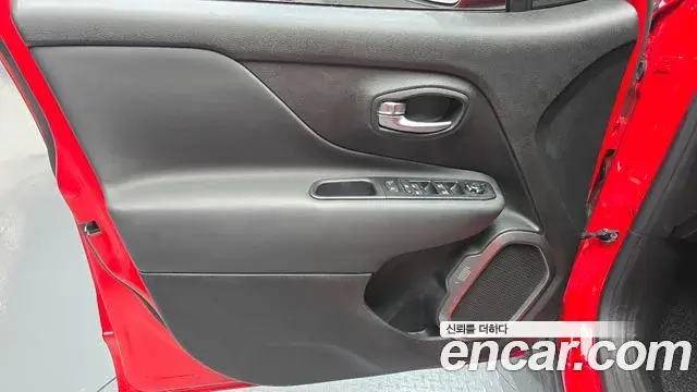 Jeep Renegade 2019 — Photo 17/32