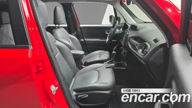 Jeep Renegade 2019 — Photo 15/32