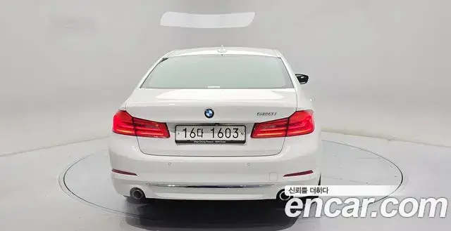 BMW 5 Series 2019 — Şəkil 17/20