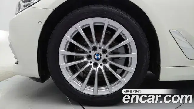 BMW 5 Series 2019 — Şəkil 16/20