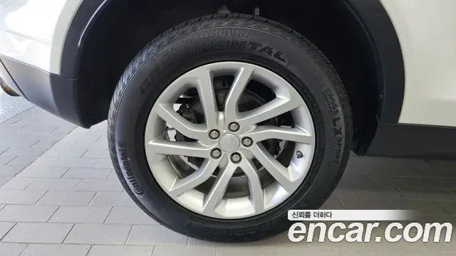Land Rover Discovery Sport 2019 — Photo 26/32