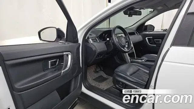 Land Rover Discovery Sport 2019 — Photo 10/32